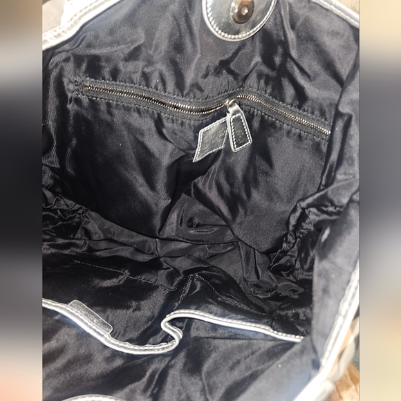 Burberry Silver Beat Check Nylon Victoria Tote - Picture 2 of 10